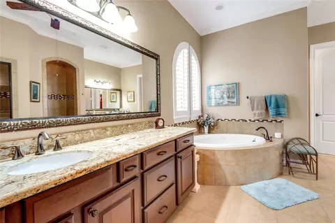 Bath - 6119 Lofty Ln, Spring, TX 77379 photo 1 of 4