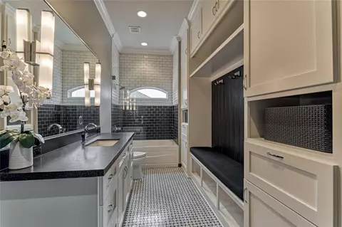 Bath - 9943 Pebble View Ct, Conroe, TX 77304 photo 4 of 8