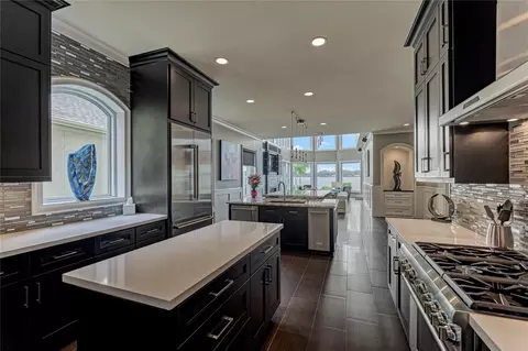Kitchen - 9943 Pebble View Ct, Conroe, TX 77304 photo 6 of 7