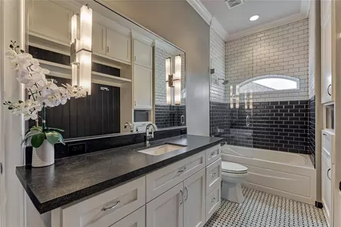Bath - 9943 Pebble View Ct, Conroe, TX 77304 photo 5 of 8