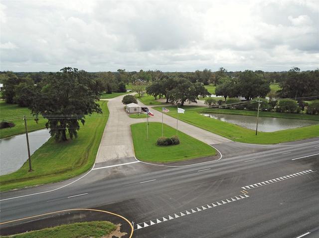 248 Middle Bayou Trl, Angleton, TX 77515