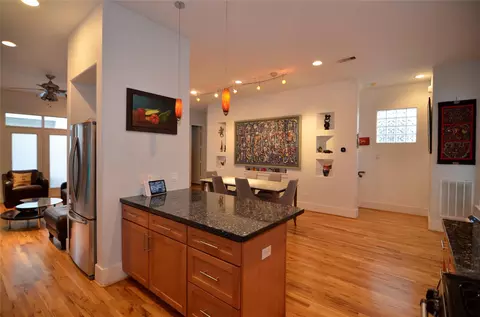 5427 Kansas St #B, Houston, TX 77007