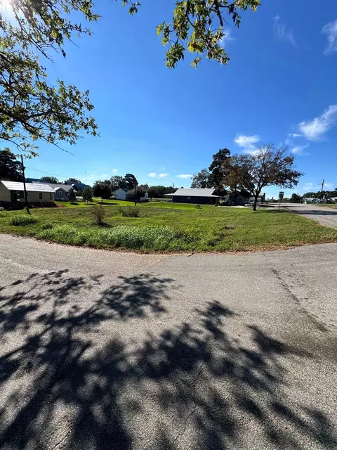 747 Houston, New Ulm, TX 78950