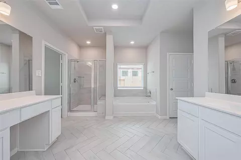 Bath - 1335 Austin Colony Dr, Angleton, TX 77515 photo 3 of 7