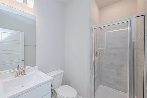 Bath - 1335 Austin Colony Dr, Angleton, TX 77515 photo 2 of 7