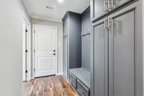 Entry Way - 129 Bridgepoint, Onalaska, TX 77360 photo 2 of 2