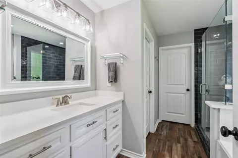 Bath - 129 Bridgepoint, Onalaska, TX 77360 photo 1 of 5