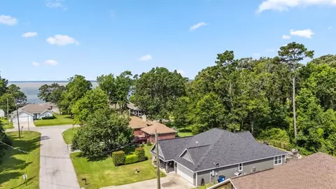 View/Area - 129 Bridgepoint, Onalaska, TX 77360 photo 2 of 6