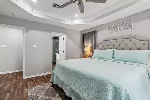 Bedroom - 129 Bridgepoint, Onalaska, TX 77360 photo 2 of 4