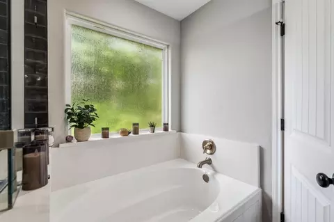 Bath - 129 Bridgepoint, Onalaska, TX 77360 photo 3 of 5