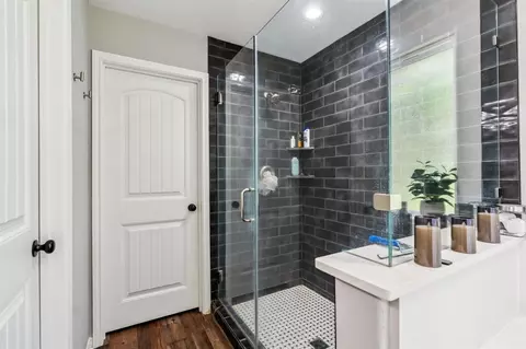 Bath - 129 Bridgepoint, Onalaska, TX 77360 photo 2 of 5