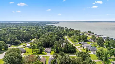 View/Area - 129 Bridgepoint, Onalaska, TX 77360 photo 5 of 6