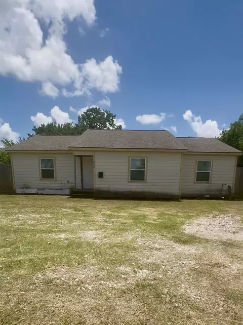210 Vista Rd, Pasadena, TX 77504