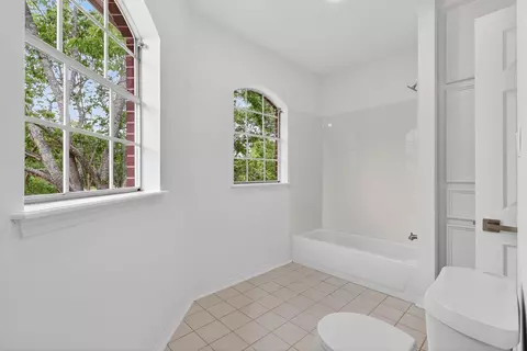 Bath - 17519 Shelburne Ln, Spring, TX 77379 photo 5 of 7
