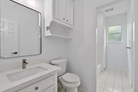 Bath - 17519 Shelburne Ln, Spring, TX 77379 photo 4 of 7