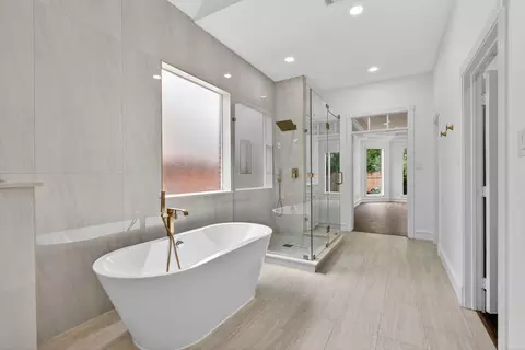 Bath - 17519 Shelburne Ln, Spring, TX 77379 photo 3 of 7