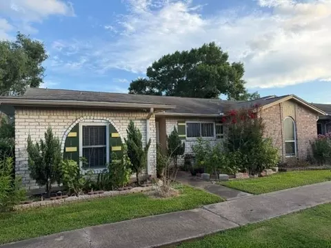 13074 Clarewood Dr, Houston, TX 77072