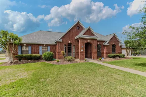 226 Moss Rose Ln, Lake Jackson, TX 77566