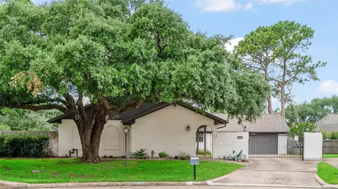 3003 Montford Ct, Sugar Land, TX 77478