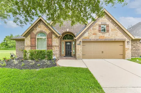 4039 N Creekmont Dr, Fresno, TX 77545