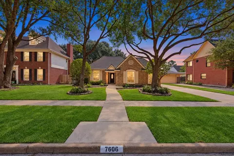 7606 Shangrila Ln, Houston, TX 77095