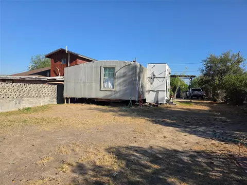 Exterior - 109 Masterson Rd, Laredo, TX 78046 photo 7 of 9