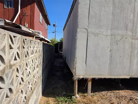 Exterior - 109 Masterson Rd, Laredo, TX 78046 photo 8 of 9