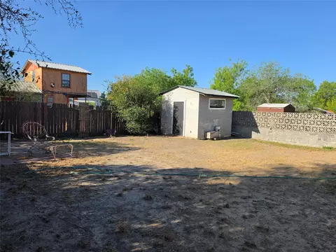 Exterior - 109 Masterson Rd, Laredo, TX 78046 photo 5 of 9