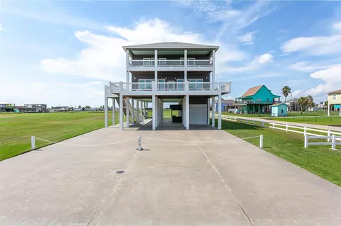 1255 Cloon St, Crystal Beach, TX 77650
