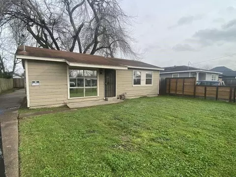 4637 Clover St, Houston, TX 77051