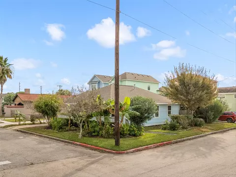 1602 55th St, Galveston, TX 77551