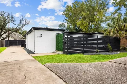 7902 Richmond Ave, Houston, TX 77063