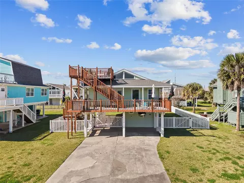 13810 San Domingo Dr, Galveston, TX 77554