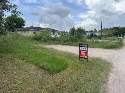15527 Petitt Rd, Sugar Land, TX 77498
