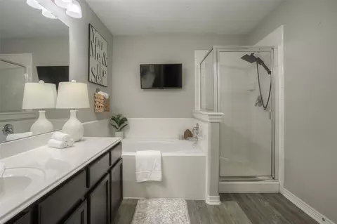 Bath - 5049 Willow Point Dr, Conroe, TX 77303 photo 3 of 6