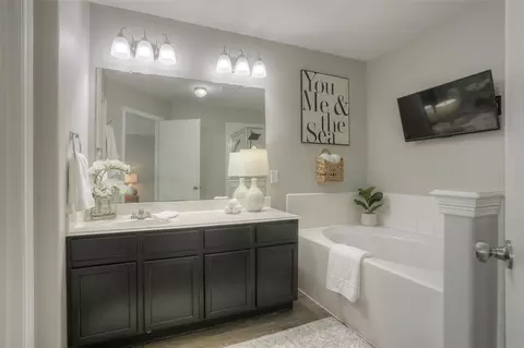 Bath - 5049 Willow Point Dr, Conroe, TX 77303 photo 2 of 6