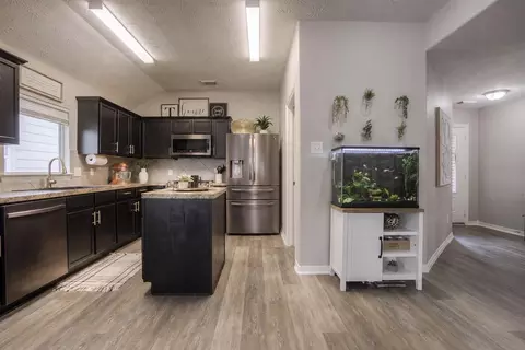 Kitchen - 5049 Willow Point Dr, Conroe, TX 77303 photo 6 of 7