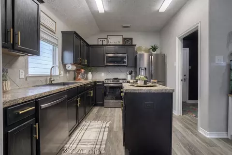 Kitchen - 5049 Willow Point Dr, Conroe, TX 77303 photo 1 of 7