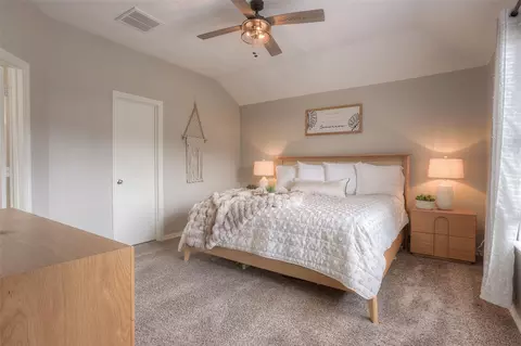 Bedroom - 5049 Willow Point Dr, Conroe, TX 77303 photo 2 of 10