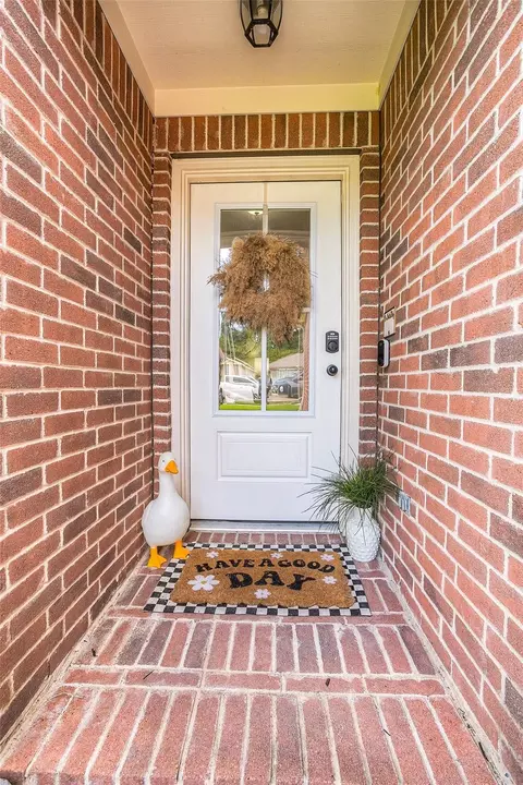 Entry Way - 5049 Willow Point Dr, Conroe, TX 77303 photo 2 of 3