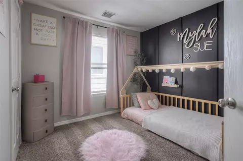 Bedroom - 5049 Willow Point Dr, Conroe, TX 77303 photo 5 of 10