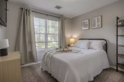 Bedroom - 5049 Willow Point Dr, Conroe, TX 77303 photo 8 of 10