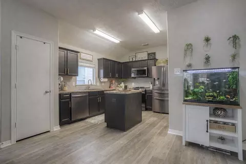 Kitchen - 5049 Willow Point Dr, Conroe, TX 77303 photo 5 of 7