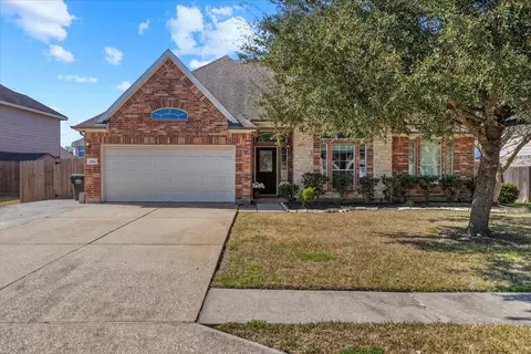 8611 Rocky River St, Cove, TX 77523