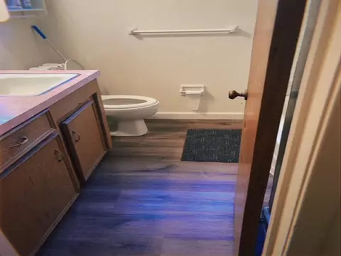 Bath - 2901 Peach Ln, Pasadena, TX 77502 photo 1 of 2
