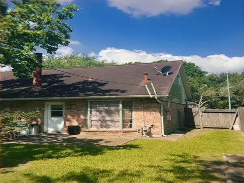 Exterior - 2901 Peach Ln, Pasadena, TX 77502 photo 6 of 11