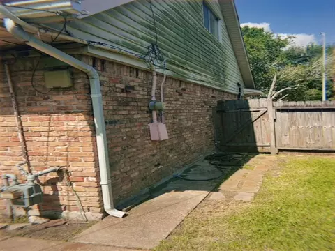 Exterior - 2901 Peach Ln, Pasadena, TX 77502 photo 10 of 11