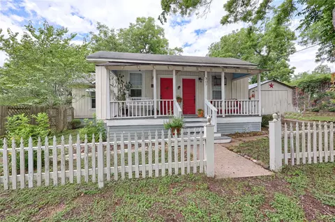 307 W Market St, Fayetteville, TX 78940