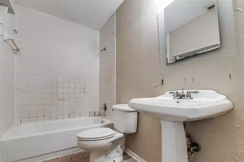 Bath - 24010 Landing Way Dr, Spring, TX 77373 photo 3 of 3