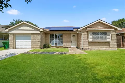 10910 Corona Ln, Houston, TX 77072